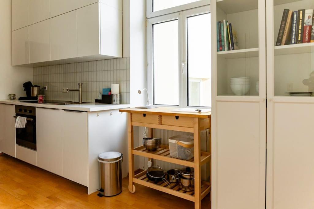 Savoir-vivre In Unserer Zentralen Balkonwohnung * Viena