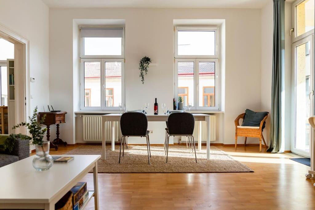 Apartamento Savoir-vivre In Unserer Zentralen Balkonwohnung Viena