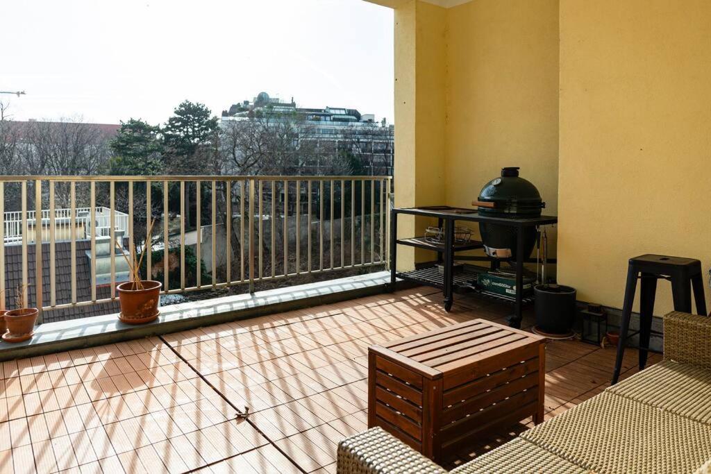 Savoir-vivre In Unserer Zentralen Balkonwohnung Apartamento Viena